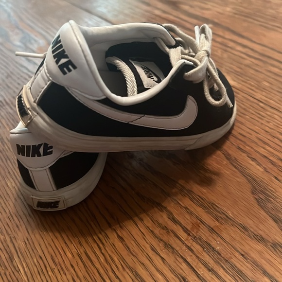 Kids Toddler Nike Sneakers Size 8C - Picture 3 of 8